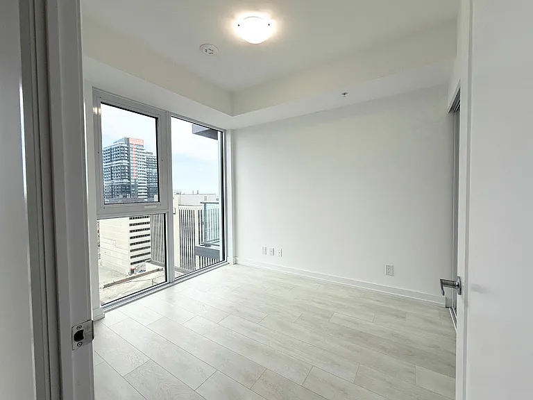 75 James St S #1403 — Photo 7