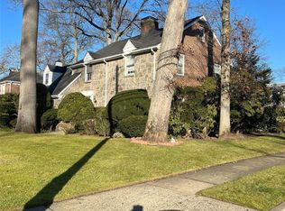 50 Maryland Ave, Freeport, NY 11520