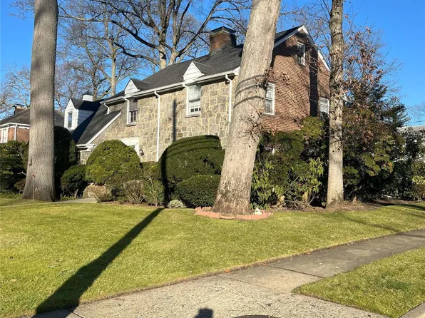 50 Maryland Avenue, Freeport, NY 11520