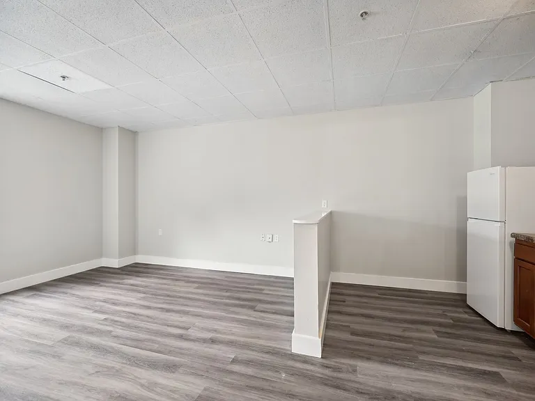 Franklin Park Apartments — Photo 22