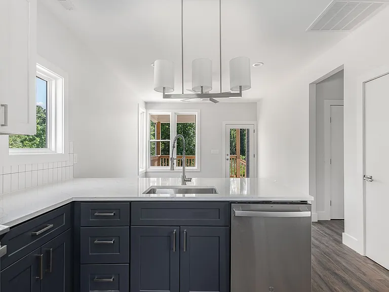 819 S Alston Ave — Photo 2