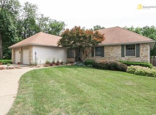 7887 Roe Ave, Prairie Village, KS 66208