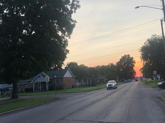 4th image of 330 W Yoakum Ave