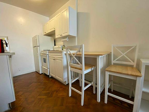 4th image of 33 W 76th St #2M