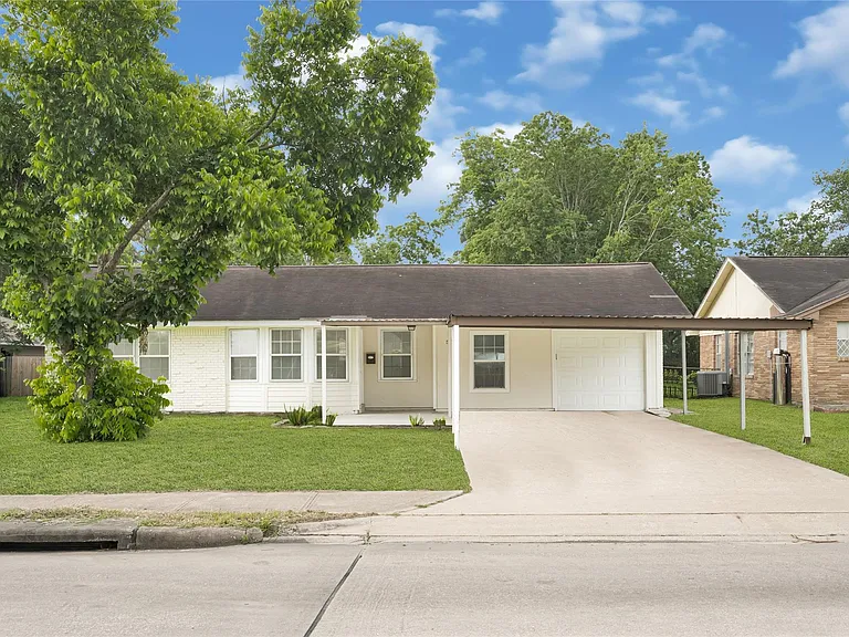 506 Edgebrook Dr — Photo 1