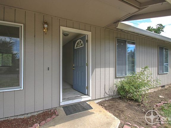 3rd image of 809 NE 122nd Ave