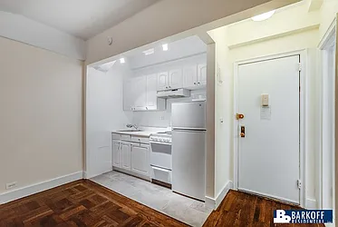 Rented by Barkoff Residential 