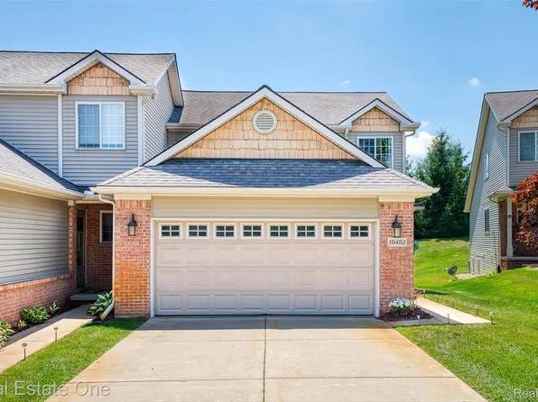 10452 Fawn Ridge Trl, Hartland, MI 48353