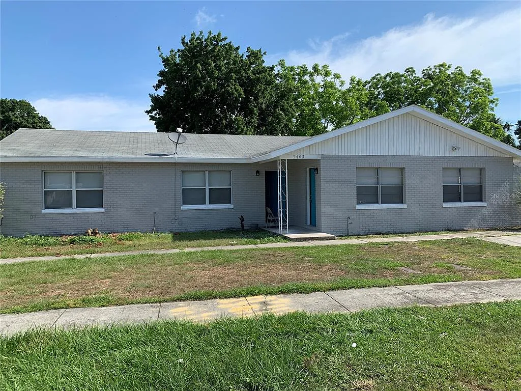 2 bed, 1.0 bath, 854 sqft, $1,275 — Photo 1