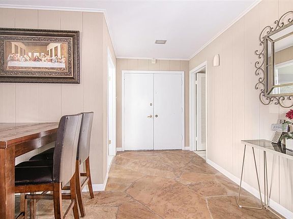 4th image of 1701 Southwood Dr