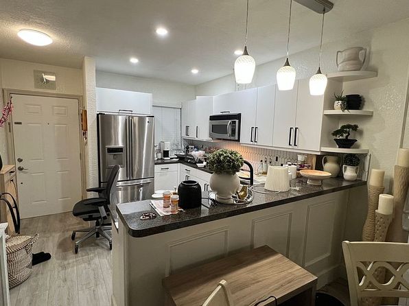 1035 W 77th St APT 312