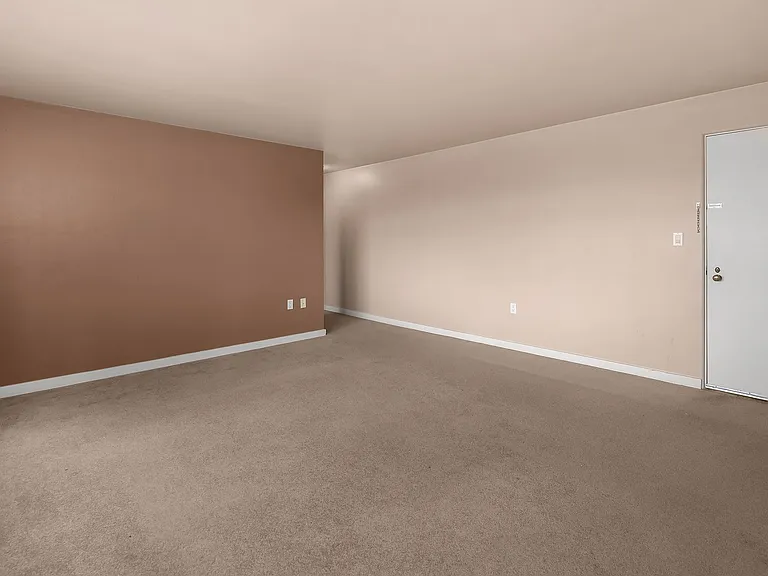 1800 Taylor Ave N #112 — Photo 11