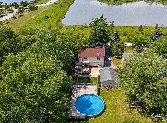 3rd image of 2365 Parkview Dr