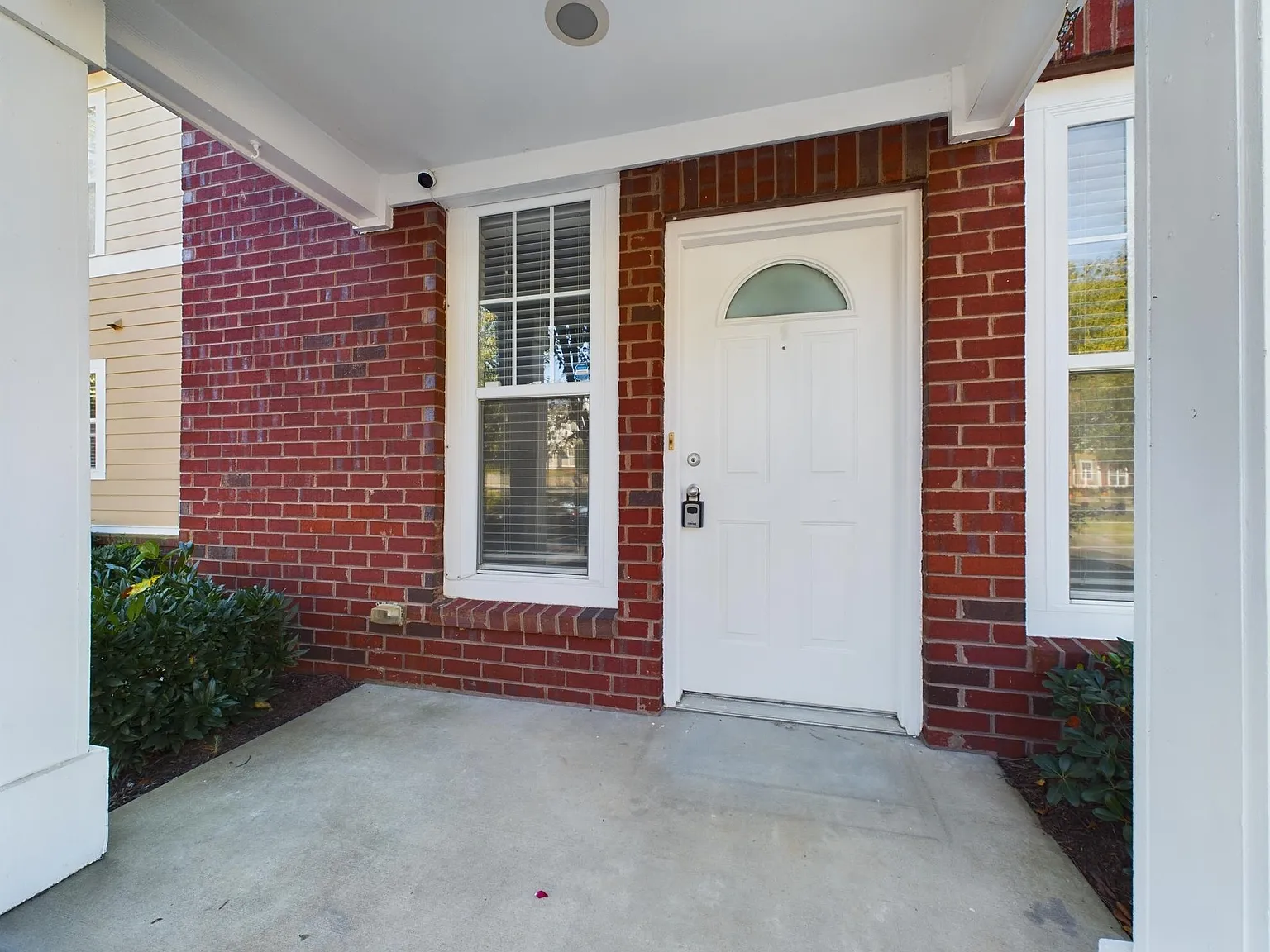 2 bed, 1320 sqft, $1,850 — Photo 3