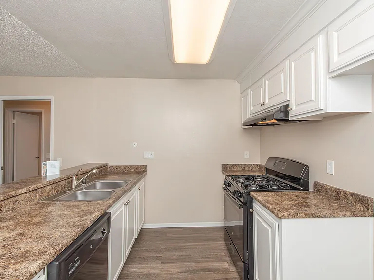 Arbor Court Apartment Homes — Photo 13