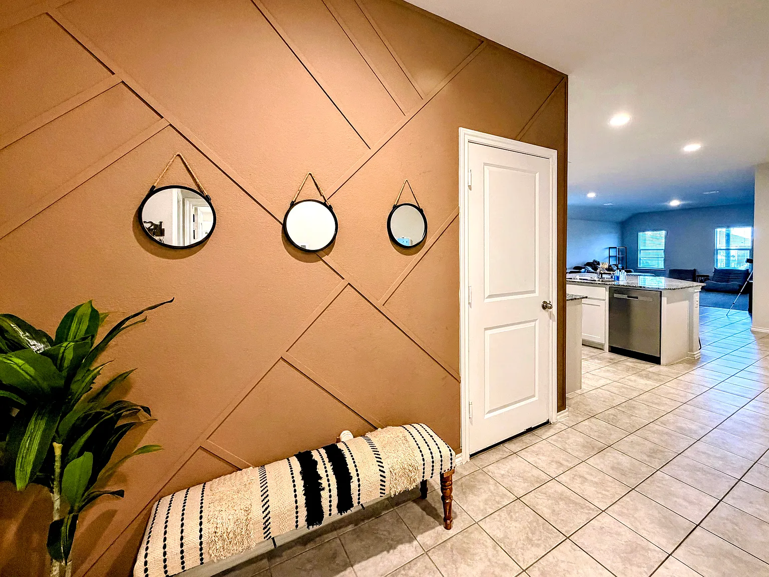 4 bed, 2081 sqft, $2,450 — Photo 3