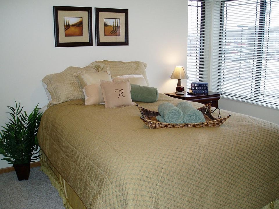 1st image of 325 Hoffman Dr #1