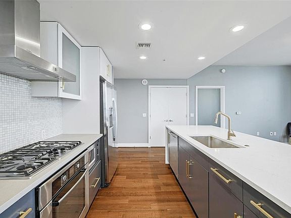4th image of 300 Bowie St APT 2301
