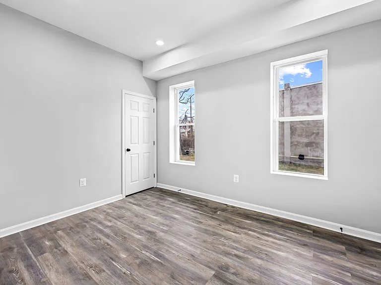 1918 E Lafayette Ave — Photo 6