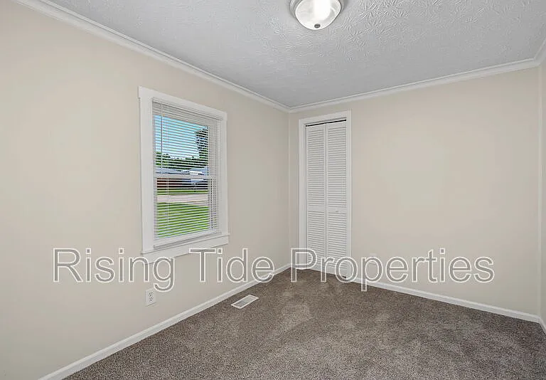 1607 Montgomery Ave — Photo 21