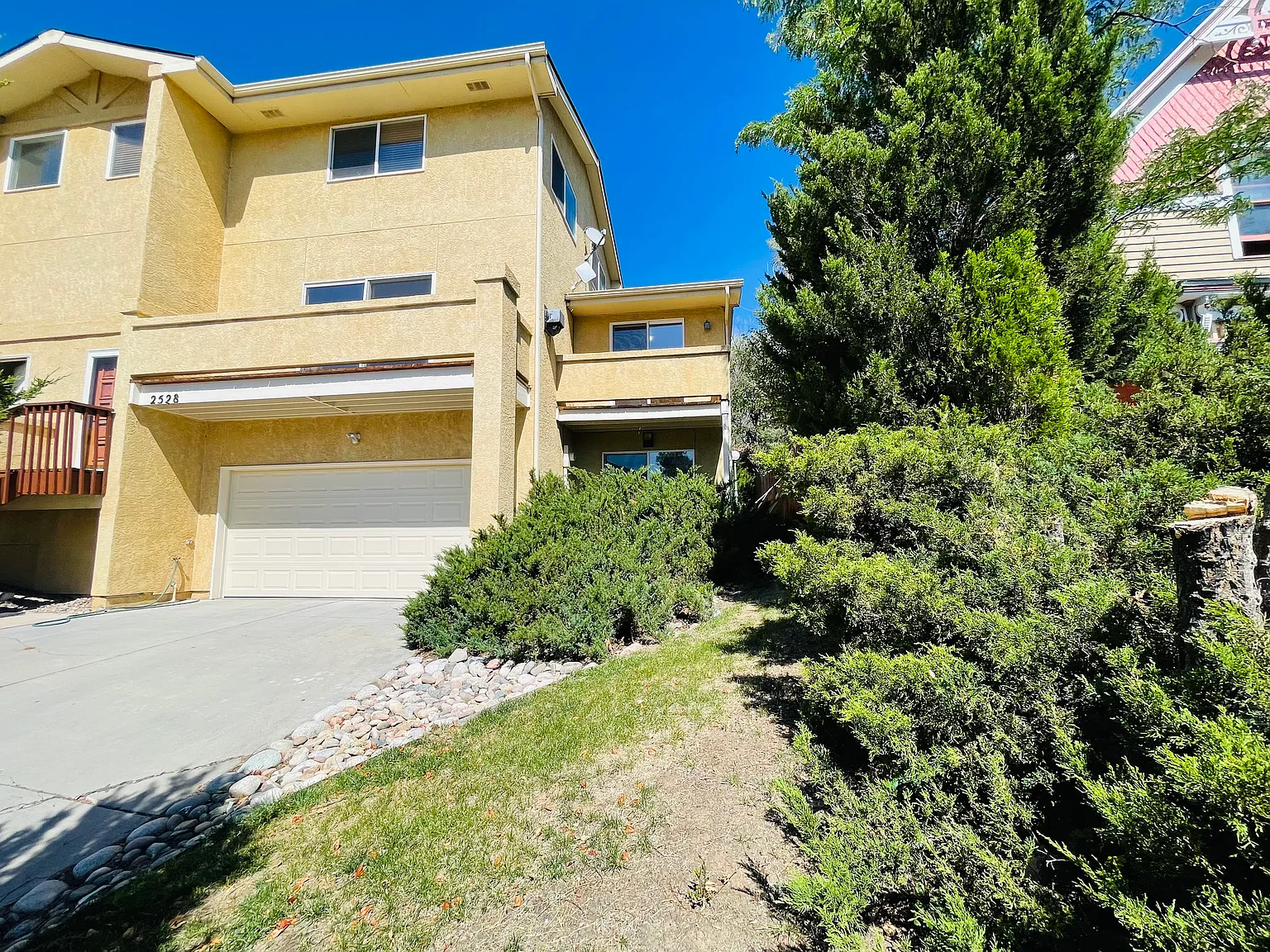 W Pikes Peak Ave, Colorado Springs — Photo 2