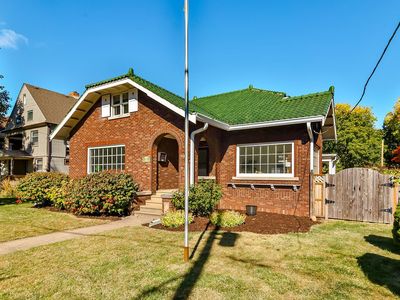 2016 E State St, Rockford, IL, 61104