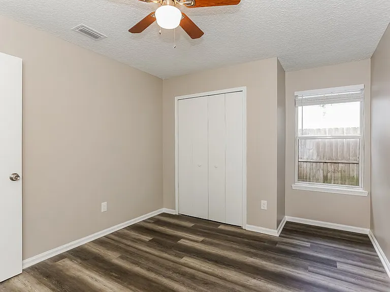 3030 Caroline Crest Dr E — Photo 14