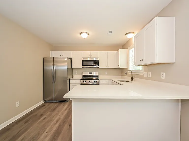 1126 Poplar Hollow Rd — Photo 8