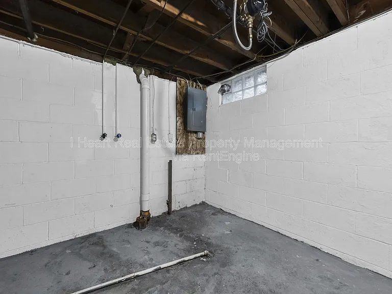 880 N Meadows Ct #J — Photo 19