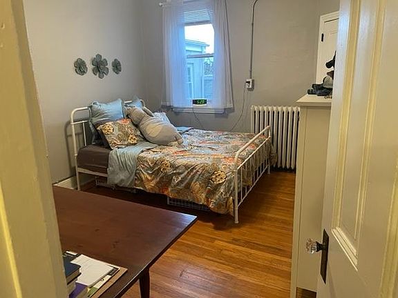 3rd image of 534 W Girard Ave APT 4