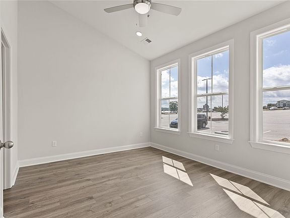 4th image of 328 Lake Greenwood Blvd