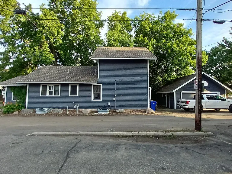 217 Cretin Ave N — Photo 2
