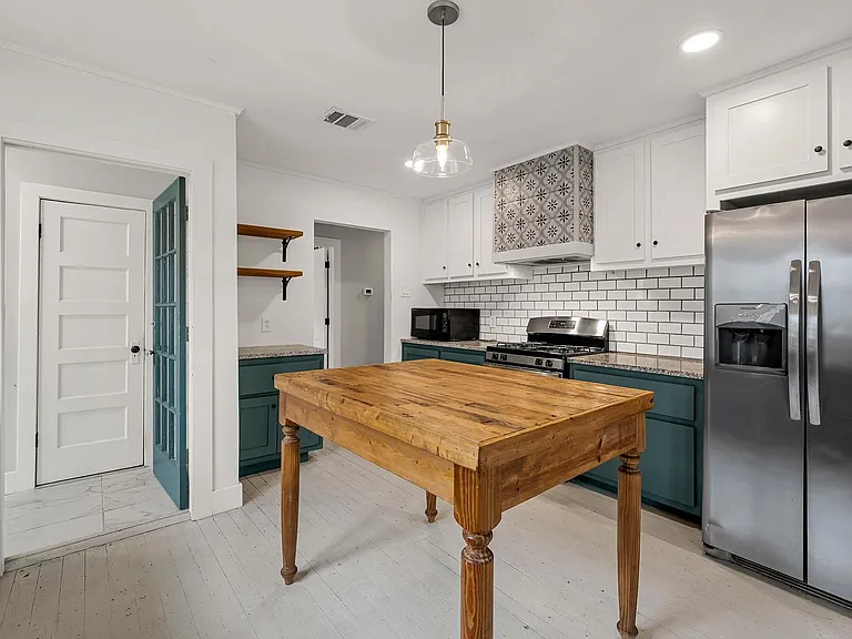 2704 Herring Ave — Photo 8