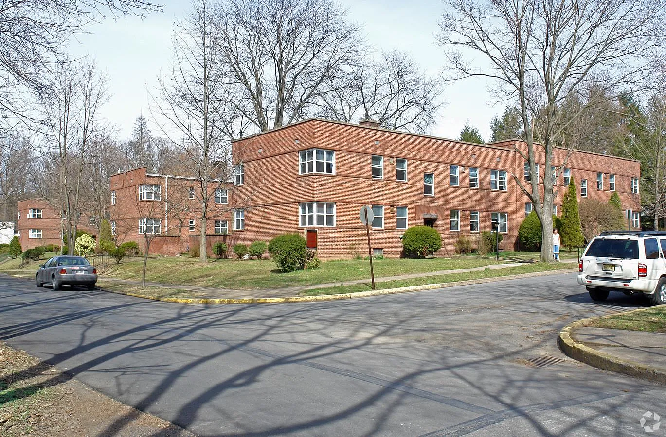 2 bed, 700 sqft, $800 — Photo 1