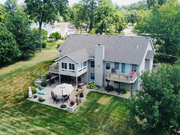 2958 267th St, De Witt, IA 52742