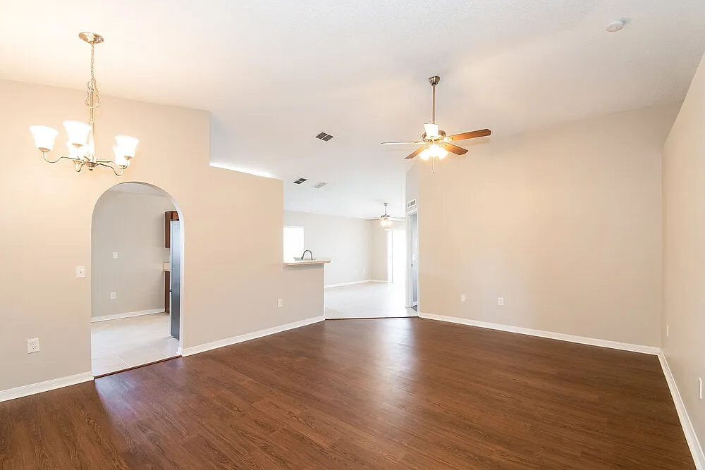 3 bed, 2.0 bath, 1482 sqft, $1,820 — Photo 2
