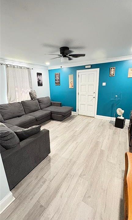 1st image of 209 10th St