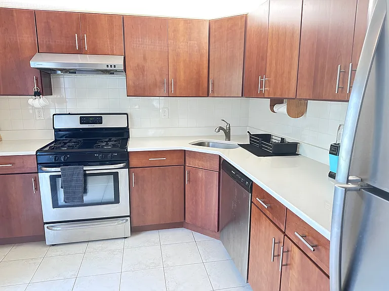 543 Manchester Ct — Photo 3