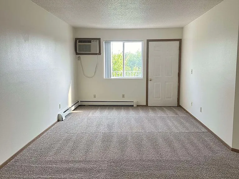 Dakota E & W Apartments — Photo 44
