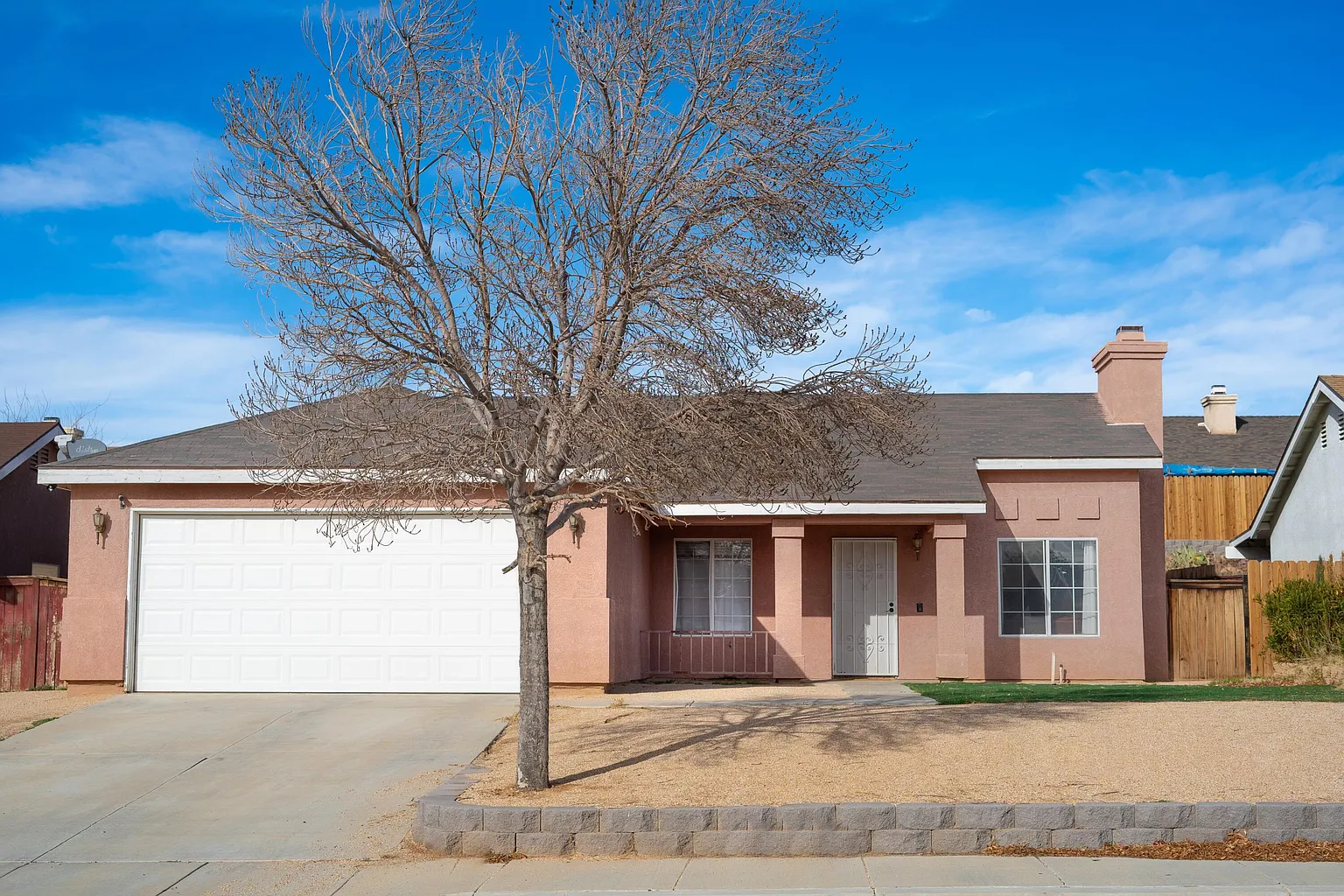 1101 Oakwood Ln photo 1