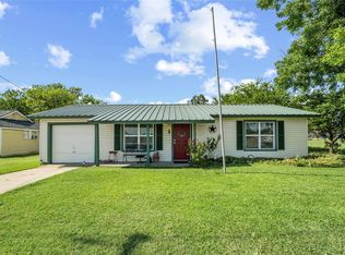 202 W 8th St, Venus, TX 76084