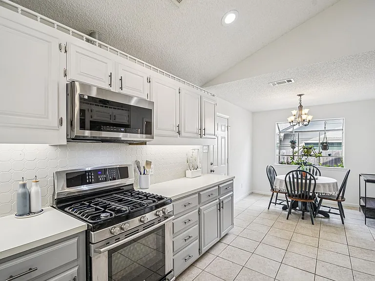 5833 Secrest Dr — Photo 2