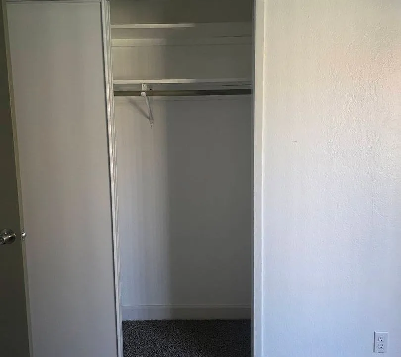2910-20 E Huntington Blvd