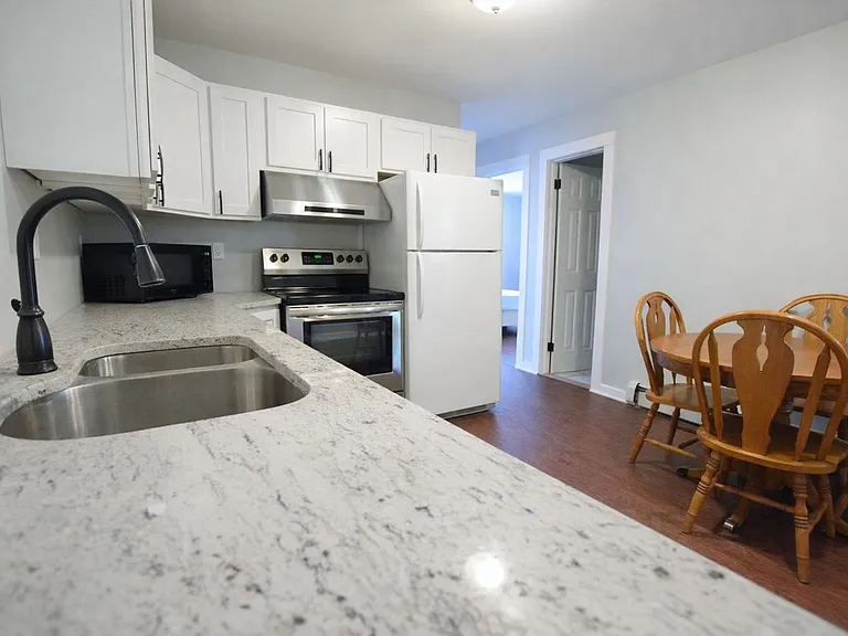 217 Columbia St — Photo 4
