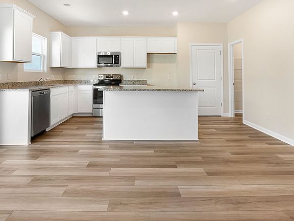 5th image of 35 Vine Ct