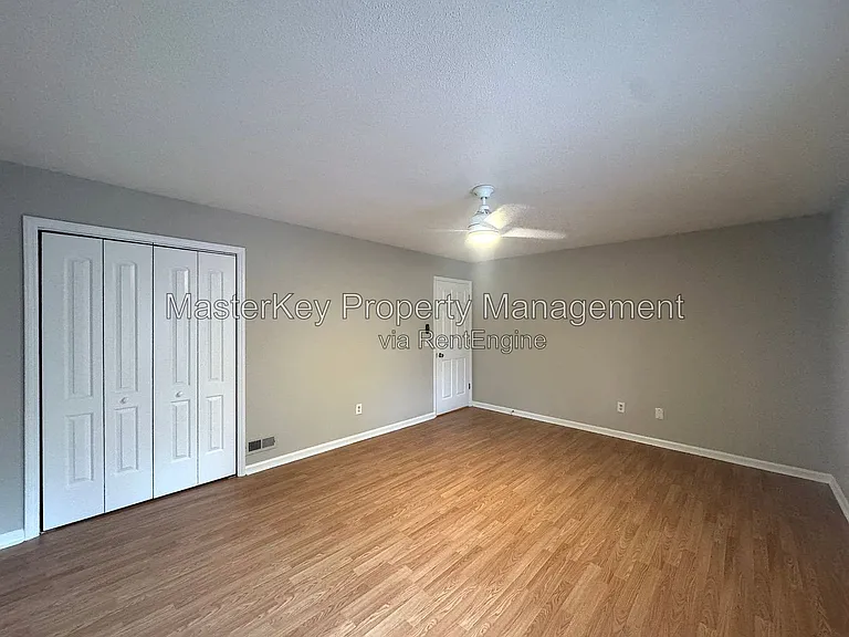 619 E Horne St — Photo 3