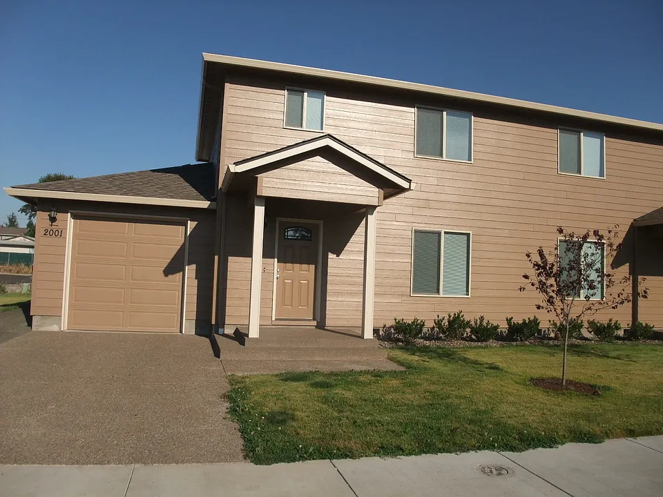2001 Lyon St SE