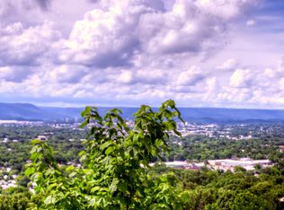 676 S Crest Rd, Chattanooga, TN 37404