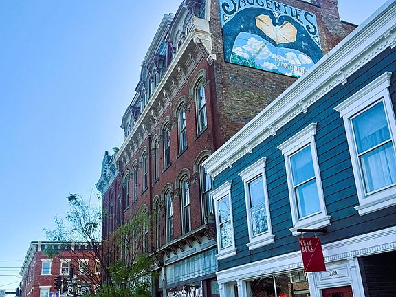 5th image of 220 Main Street