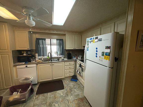 3rd image of 19204 Meadowbrook Ct #44-O